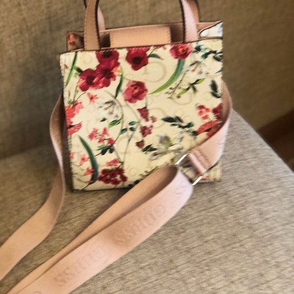 Guess Floral Crossbody - Picture 3 of 3